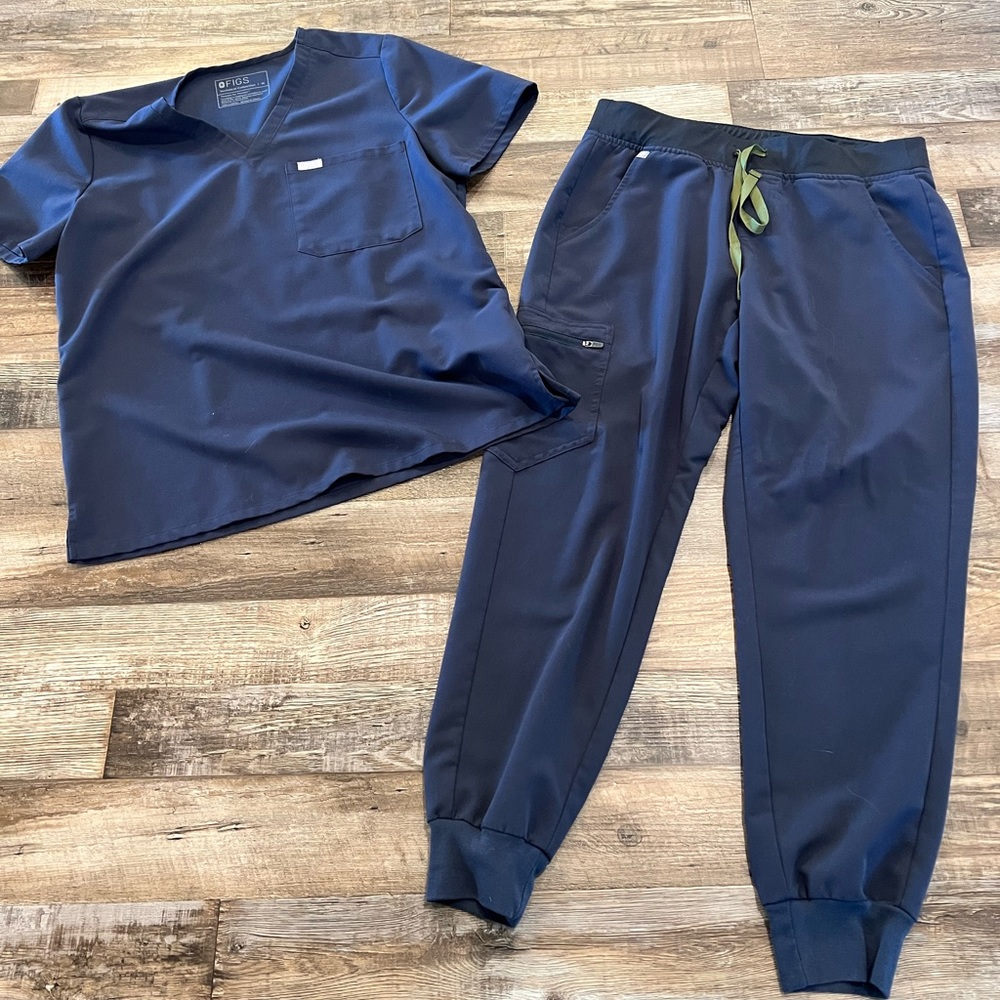 Figs Quiet Navy scrub set size Medium